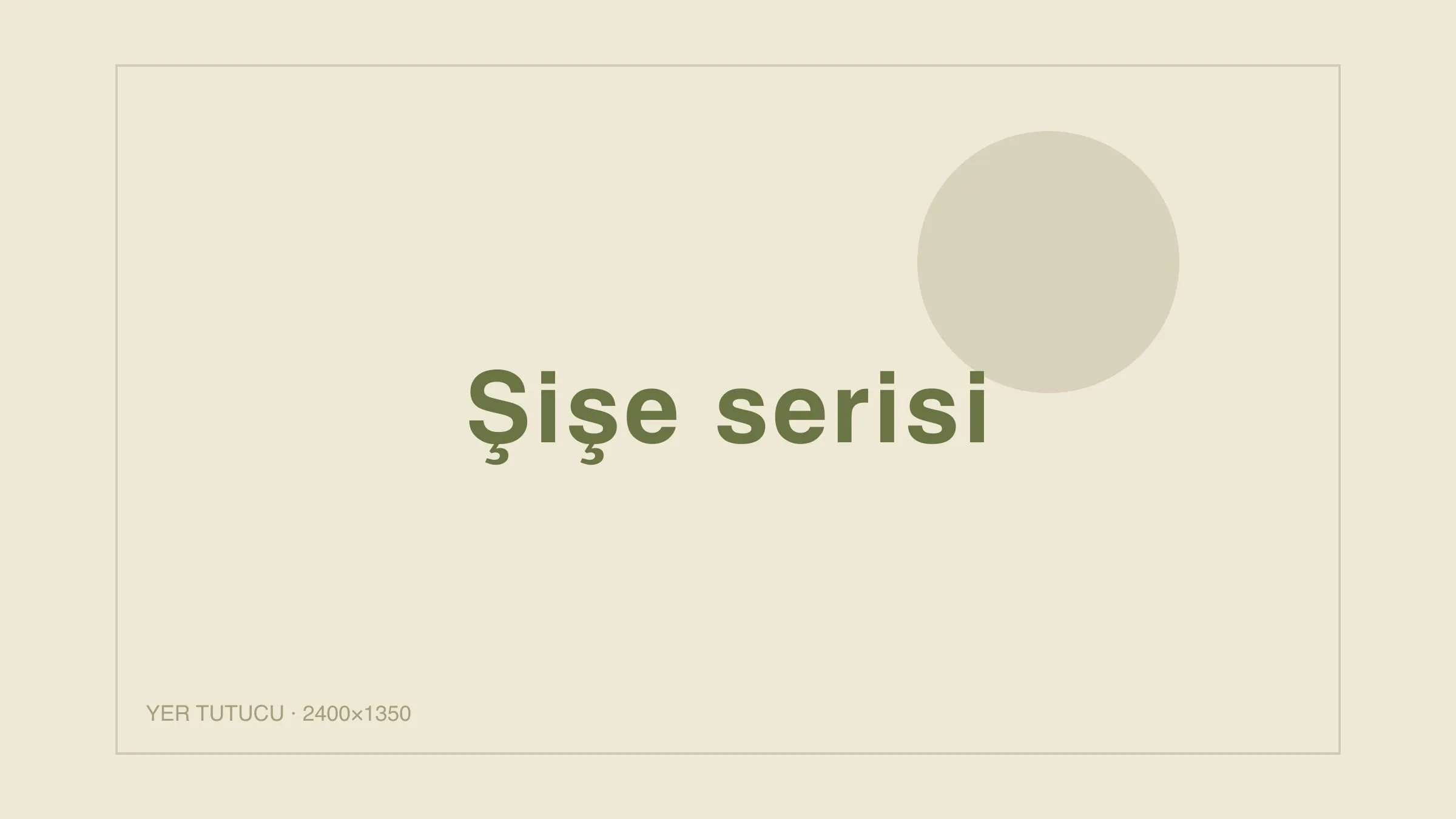 Farklı boyutlarda üç şişeden oluşan ürün serisi